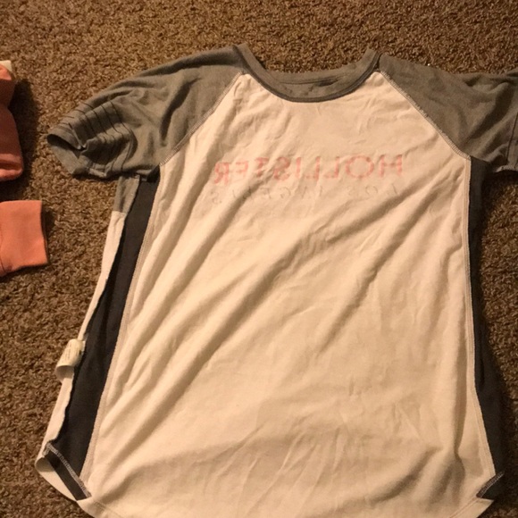 a shirt from hollister. - Picture 3 of 4